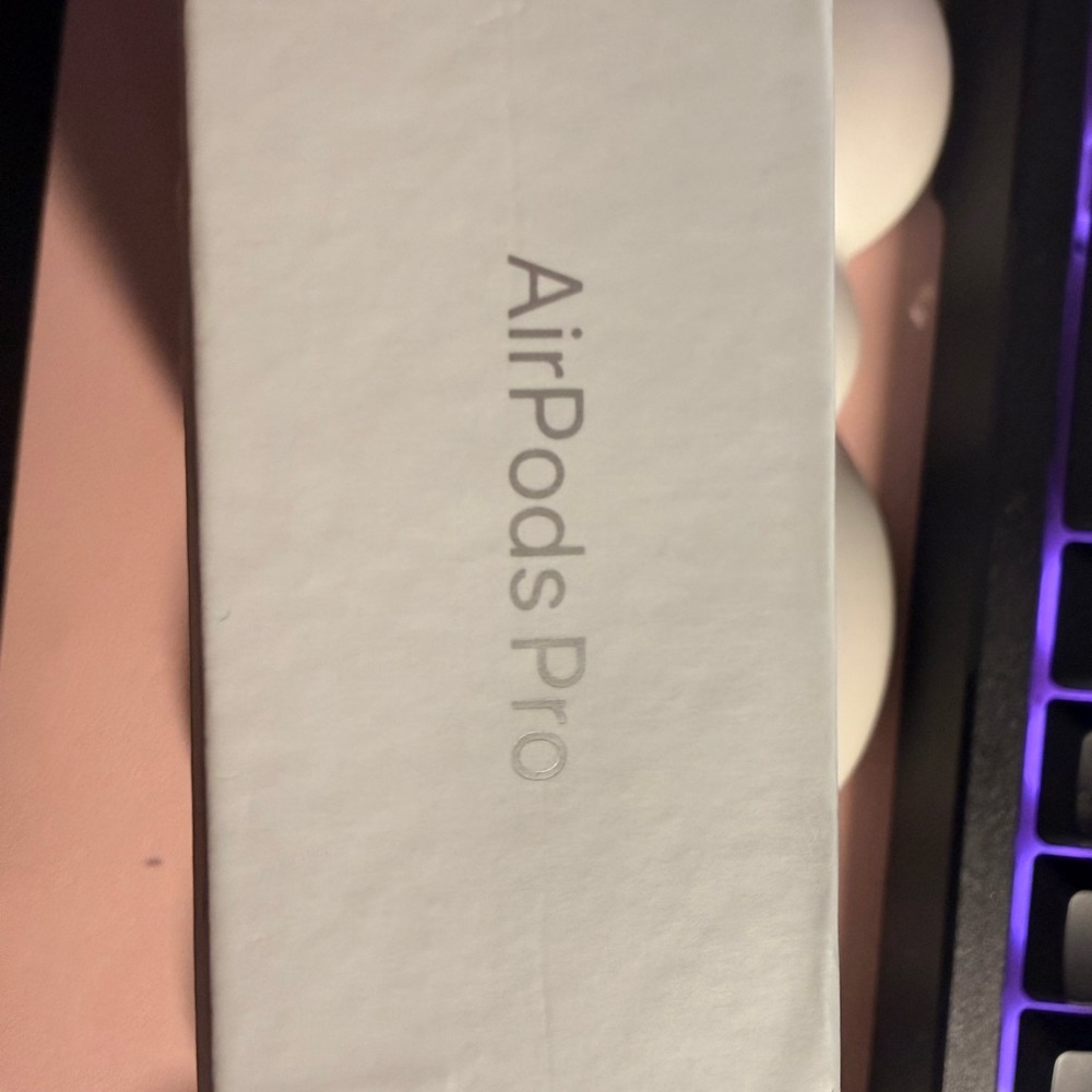 Apple AirPods Pro Earbuds - White - Picture 3 of 4
